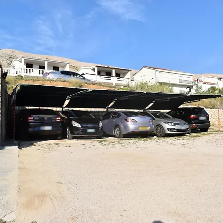 לינה וארוחת בוקר Andreja 3*